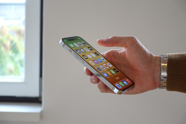 Apple mobilní telefon je oblíbený. 